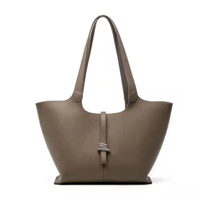 Custom 2025 Frühherbst neuer Top -Layer -Kuhläden mit echtem Leder Wind Chime Tasche große Kapazität Pediziner Handtasche