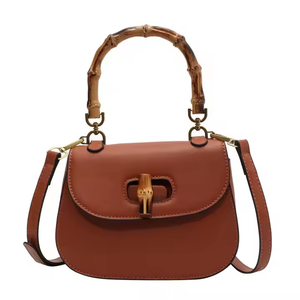 OEM New Frühlings- und Sommer-Ledertasche Frauen Umhängetasche hochwertige Textur Nischendesign Licht Luxus Retro Mini Satteltasche